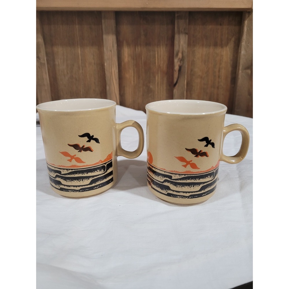 2 Nevco Vintage Beach Scene Tan Mugs